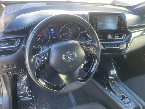 Used 2018 Toyota C-HR XLE image 16