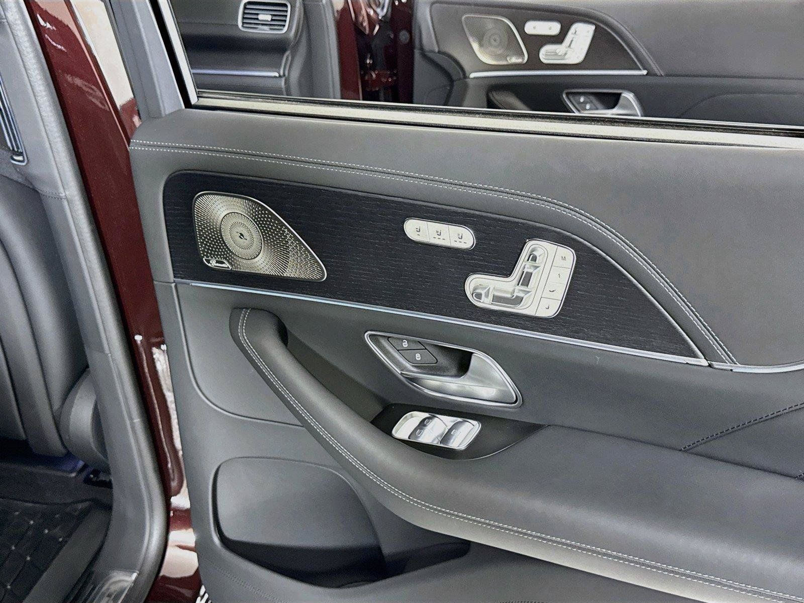 Used 2024 Mercedes-Benz Maybach GLS 600 4MATIC image 37