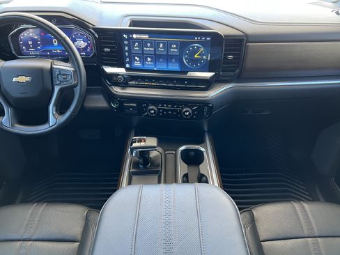 Used 2024 Chevrolet Silverado 1500 High Country w/ High Country Premium Package AWD/4WD image 33