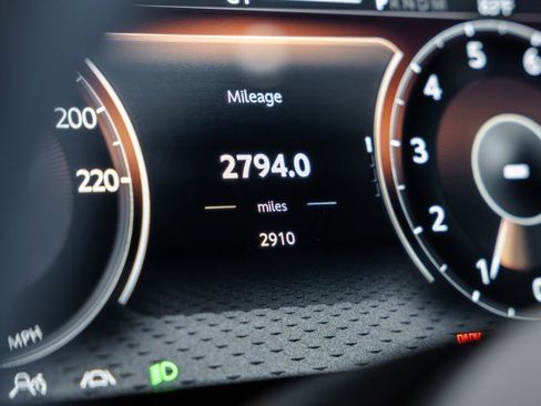 Used 2025 Aston Martin Vanquish RWD image 50