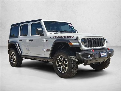 Used 2025 Jeep Wrangler Unlimited Rubicon AWD/4WD image 3