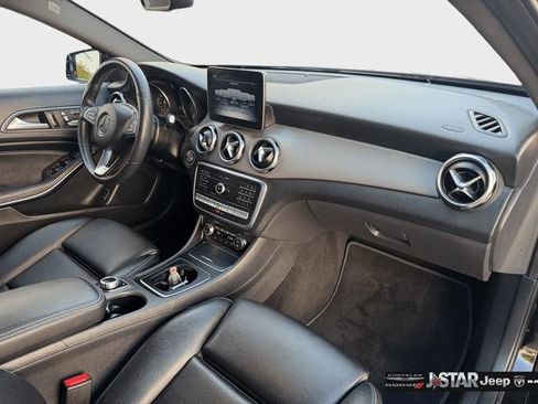 Used 2020 Mercedes-Benz GLA 250 4MATIC w/ Premium Package image 23