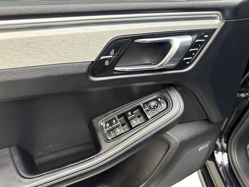 Used 2020 Porsche Macan Turbo AWD/4WD image 31