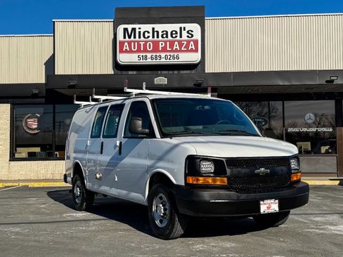 Used 2017 Chevrolet Express 2500 image 2
