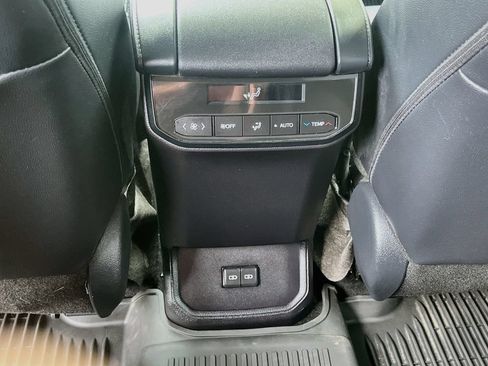 Used 2025 Toyota Highlander XLE AWD/4WD image 26