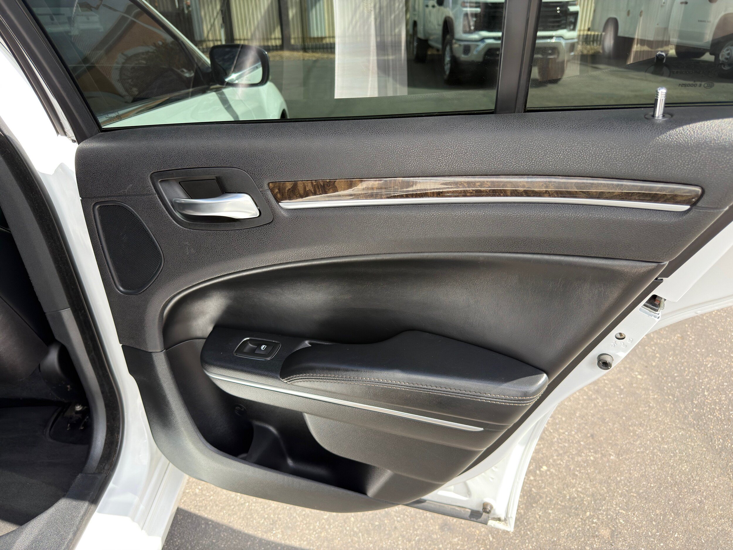 Used 2015 Chrysler 300 C w/ Harman/Kardon Audio Group RWD image 13