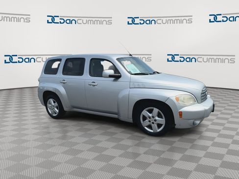 Used 2011 Chevrolet HHR LT FWD image 2