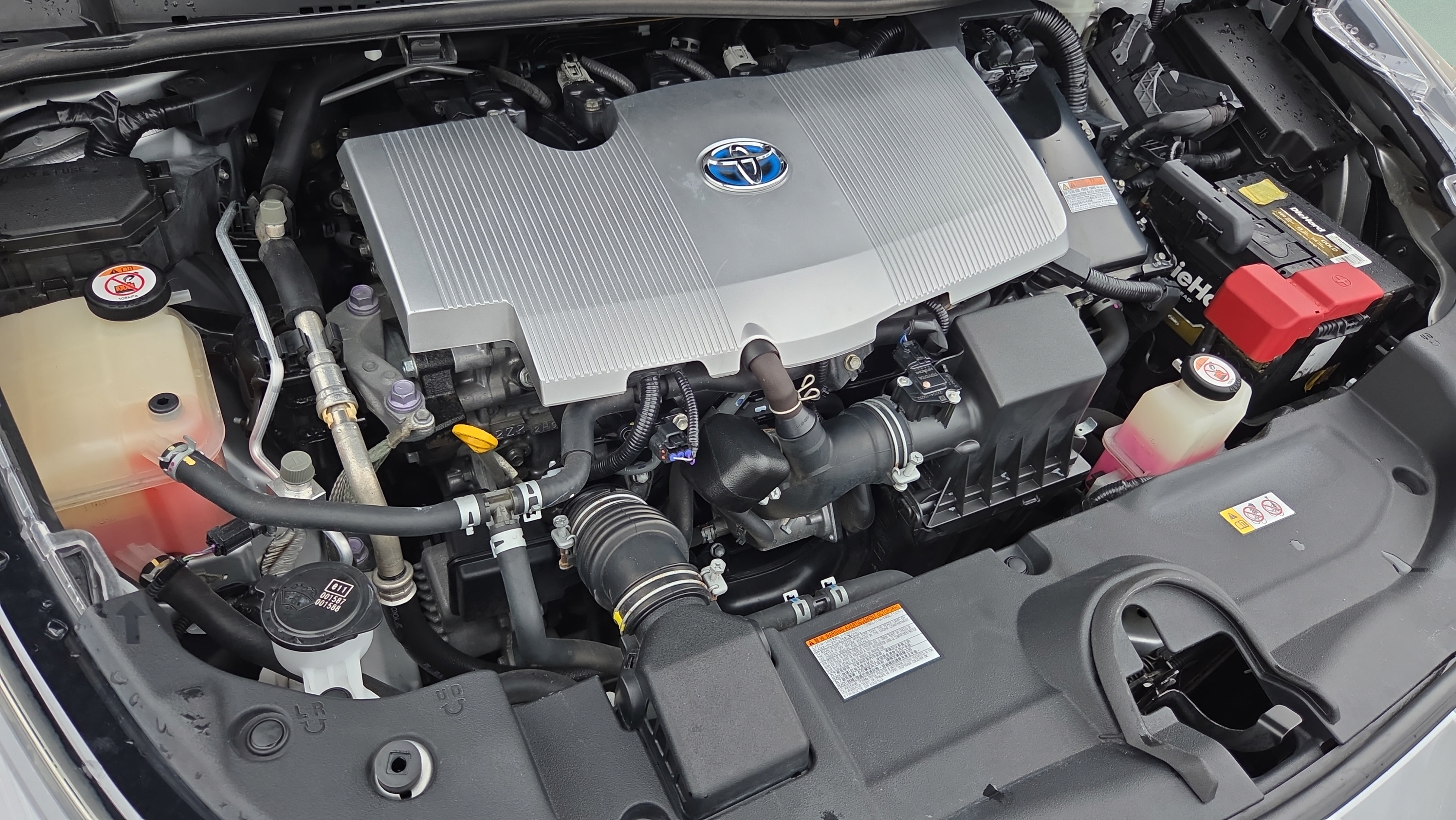 Used 2020 Toyota Prius Limited FWD image 16