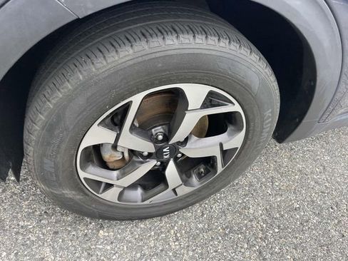 Used 2022 Kia Sportage LX image 11