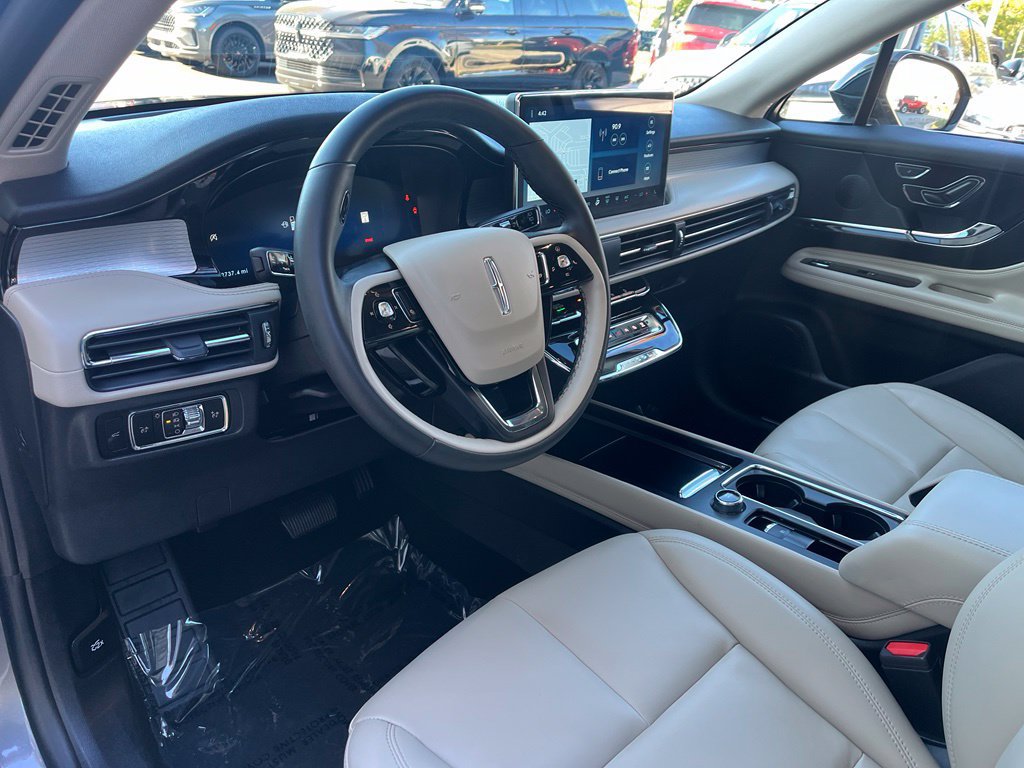 Used 2025 Lincoln Corsair AWD image 25