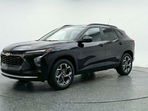 Used 2025 Chevrolet Trax LT w/ LT Convenience Package image 3