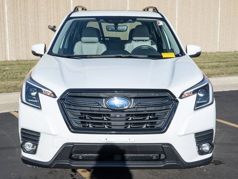 Used 2024 Subaru Forester Limited AWD/4WD image 3
