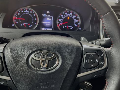 Used 2016 Toyota Camry SE image 20