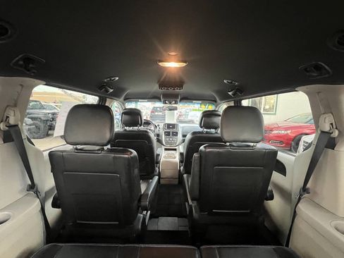 Used 2017 Dodge Grand Caravan SXT FWD image 8