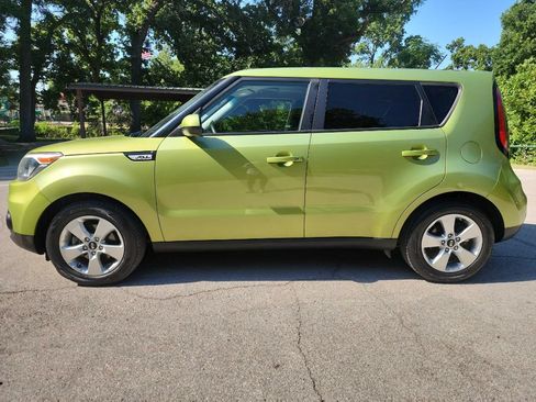Used 2017 Kia Soul FWD image 4