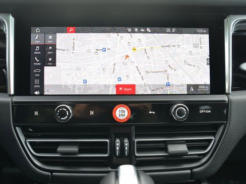 Certified 2025 Porsche Macan image 33