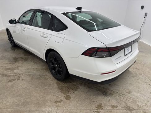 Certified 2025 Honda Accord SE image 7