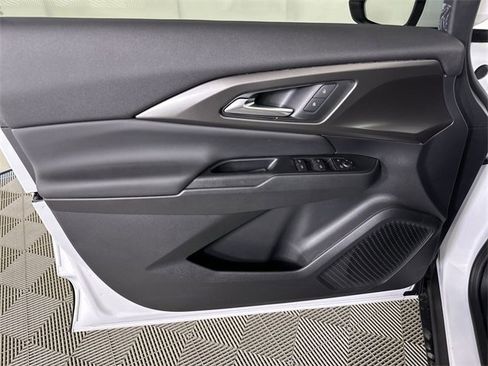 New 2025 Chevrolet Equinox EV LT image 21