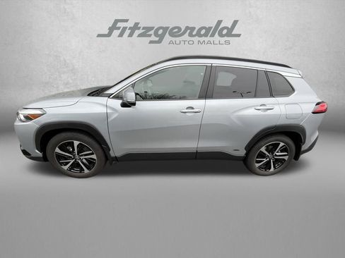 Used 2023 Toyota Corolla Cross XSE image 3