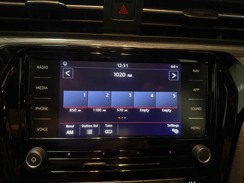 Certified 2022 Volkswagen Passat 2.0T R-Line image 32