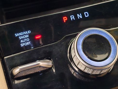 Used 2023 Jeep Grand Cherokee Limited image 28