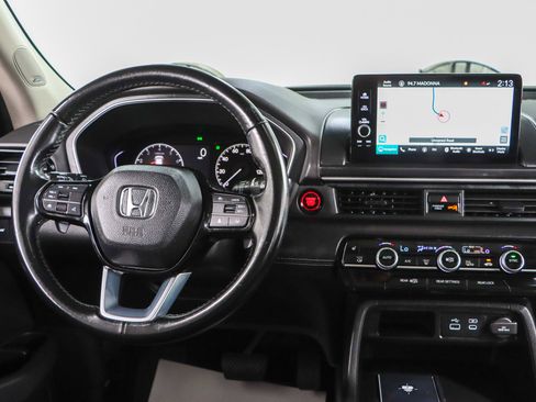 Used 2023 Honda Pilot Touring image 17