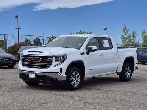 Used 2025 GMC Sierra 1500 SLT AWD/4WD image 4