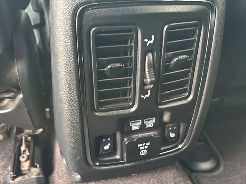 Used 2018 Jeep Grand Cherokee Limited image 21