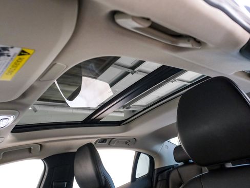 Used 2021 Volvo S60 T5 Momentum image 4