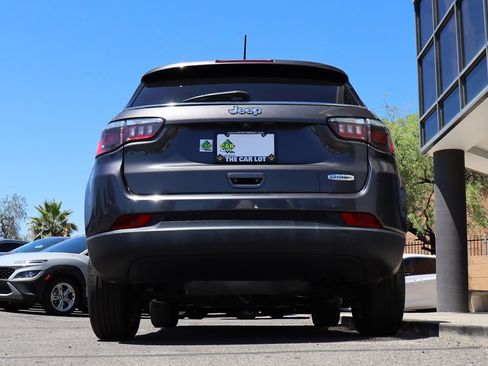 Used 2020 Jeep Compass Latitude FWD image 12