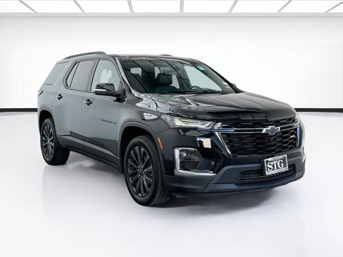Used 2022 Chevrolet Traverse RS w/ LPO, Cargo Package FWD image 3