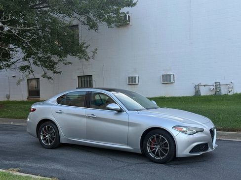 Used 2019 Alfa Romeo Giulia AWD image 5