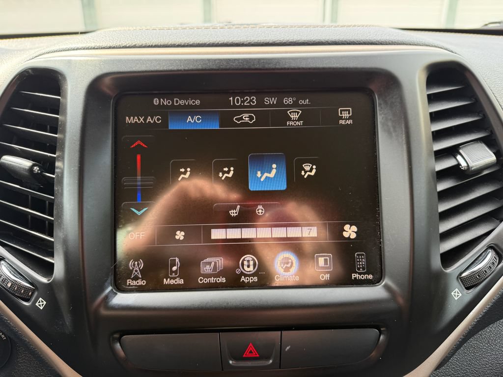 Used 2016 Jeep Cherokee Latitude w/ Cold Weather Group AWD/4WD image 25