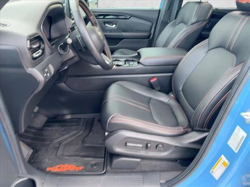 Used 2025 Honda Pilot TrailSport image 17