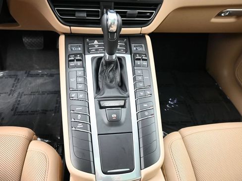 Certified 2020 Porsche Macan S AWD/4WD image 11