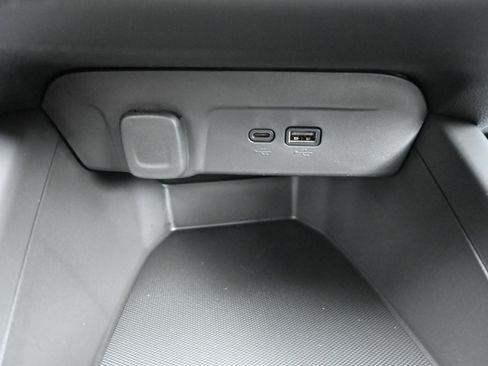 Used 2026 Chevrolet Trax RS w/ Sunroof Package FWD image 18