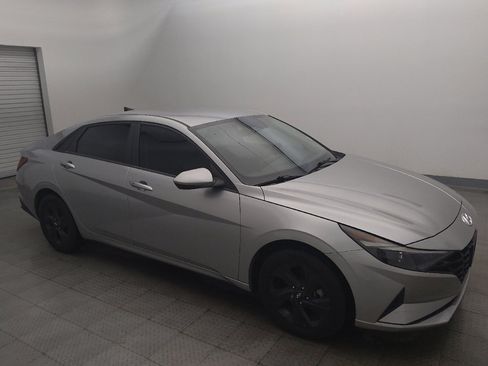 Used 2022 Hyundai Elantra SEL w/ Convenience Package FWD image 11