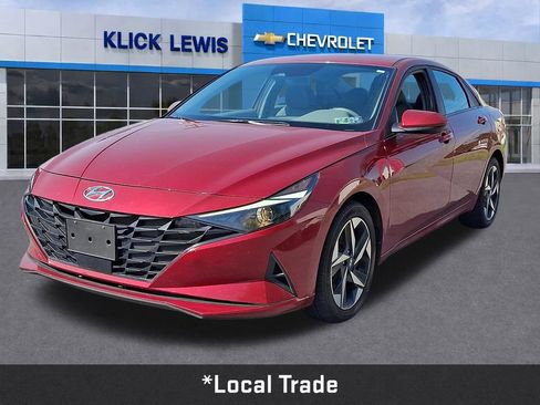 Used 2023 Hyundai Elantra SEL w/ Convenience Package FWD image 3