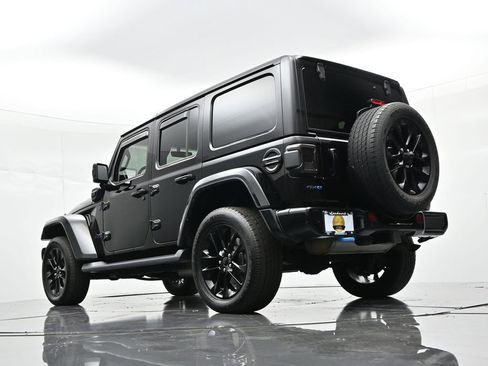Used 2021 Jeep Wrangler Unlimited Sahara AWD/4WD image 25