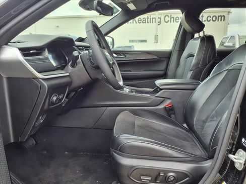 Used 2024 Jeep Grand Cherokee Altitude AWD/4WD image 10