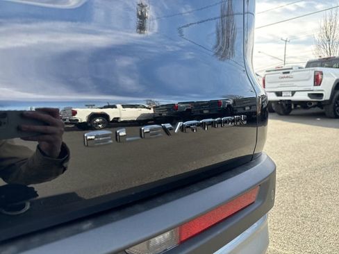 New 2025 GMC Acadia Elevation image 39