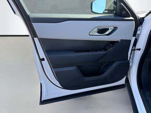 Used 2024 Land Rover Range Rover Velar Dynamic SE image 22