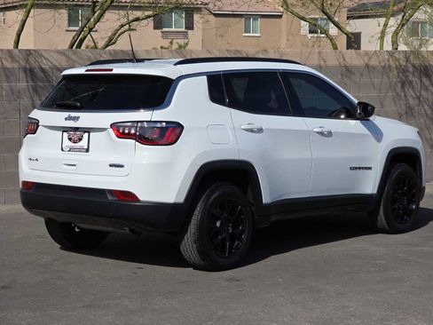 Used 2024 Jeep Compass Latitude image 9