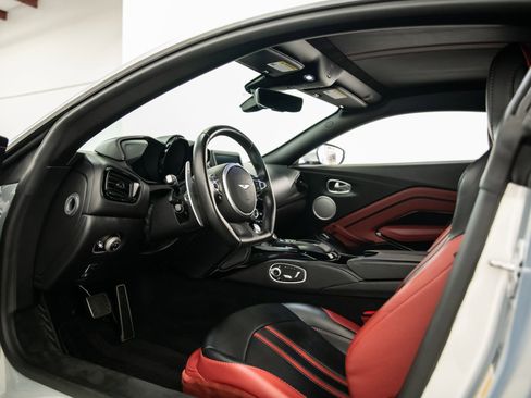 Used 2019 Aston Martin V8 Vantage Coupe RWD image 10