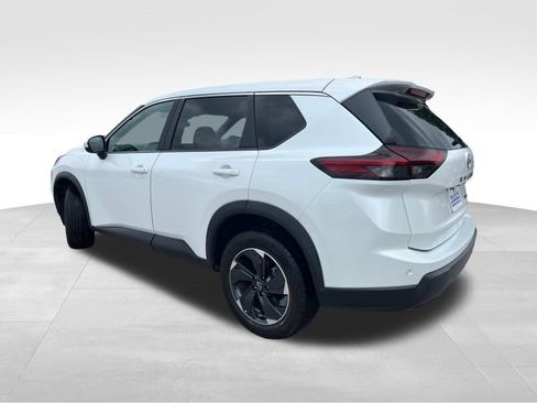 Used 2024 Nissan Rogue SV AWD/4WD image 4