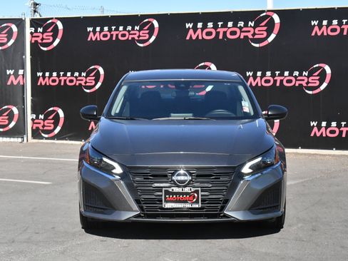 Used 2025 Nissan Altima 2.5 SV FWD image 2