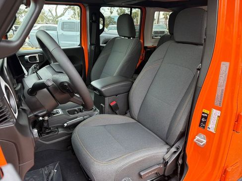 Used 2025 Jeep Wrangler Willys image 31