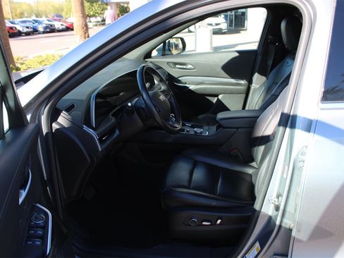 Used 2024 Cadillac XT4 Premium Luxury image 9