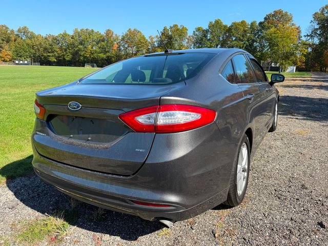 Used 2016 Ford Fusion SE FWD image 4