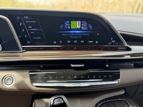 Used 2022 Cadillac Escalade ESV Premium Luxury image 30